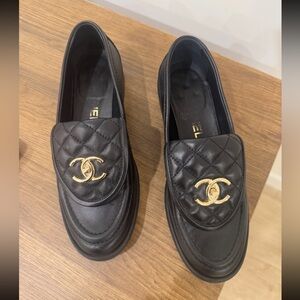 Chanel interlocking CC black leather loafers size 37